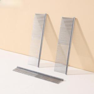 Peigne de toilettage en acier inoxydable à dents arrondies et à prise antidérapante de qualité supérieure OEM de 19cm pour chiens et chats à poil long et court - Product Image 1