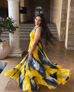 ชุดสูท Anarkali ดีไซเนอร์ผ้าจอร์เจียเทียมขนาดใหญ่สไตล์แฟนซีแบบใหม่เรียงตามลำดับ5มม. และงานปักมีแขนสั้นสำหรับผู้หญิง - Product Image 5