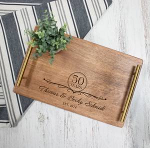 ถาดเสิร์ฟไม้แกะสลักพร้อมหูจับทองเหลืองพร้อมสลักเลเซอร์สำหรับตกแต่งอาหารเช้าพร้อมน้ำยาเคลือบเงาจากอินเดีย - Product Image 3