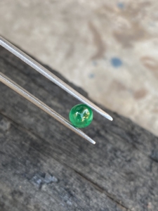 Impresionante PIEDRA DE cabujón de forma redonda de Esmeralda zambiana natural con piedras preciosas sueltas de buen color para hacer joyas de 0,75 quilates - Product Image 6