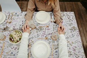 Tovaglia in tessuto antimacchia, modello Sabina Malva, 140 cm (Dintex 42875) - Product Image 1