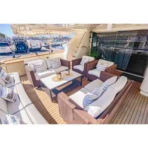 Yacht de luxe Astondoa 95 GLX d'occasion avec flybridge, 3 moteurs de 1,479 CV, Espagne - Product Image 5