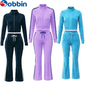 Ensemble de survêtement en velours pour femmes personnalisé, logo personnalisé, veste de survêtement en velours à fermeture éclair pour femmes avec pantalon évasé, 2 pièces - Product Image 1