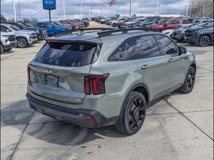 เกียร์ออโต้ สีเขียวสดใส ปี 2024 โซเรนโต้ X-Line SX AWD มือสอง พร้อมหลังคาซันรูฟแบบพาโนรามา สตาร์ทเครื่องยนต์ด้วยรีโมท เบาะนั่งแถวที่สาม เบาะหนัง ภายในสีเข้ม - Product Image 3