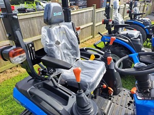 NUEVA GAMA de TRACTORES DE JARDÍN SOLIS de 40 HP con CAJA DE CAMBIOS y MOTOR en QUADFACTORS - Product Image 3