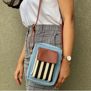 Bolso Bandolera de Color Vibrante con Paneles Multicolores Inspirados en Diseñadores y Compartimento Funcional para Mujer - Product Image 4