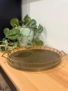 Plateau de service élégant en aluminium avec des formes uniques adaptées aux maisons traditionnelles, fêtes élégantes et célébrations de vacances - Product Image 5