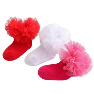 Calcetín de terciopelo tradicional hecho a mano de gama alta, calcetín de Navidad decorativo bordado rojo, el mejor diseño en la India - Product Image 1