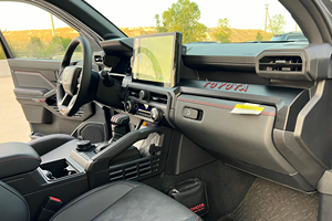Gran Demanda 2024 para Tacoma TRD Pro Doble Cabina 44 con Volante a la Izquierda, Asientos de Cuero con Interior Oscuro, Motor Turbo de 4 Cilindros - Product Image 2