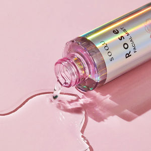 Brume faciale à la rose de la marque cosmétique coréenne n°1 SOQU, extrait de rose fabriqué en Corée, améliore le teint et équilibre la peau. - Product Image 3