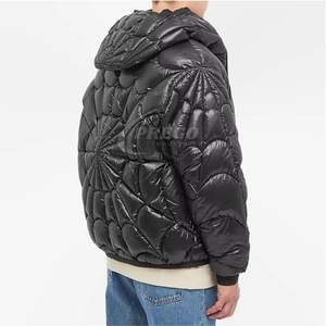 เสื้อแจ็คเก็ตพัฟเฟอร์แบบมีฮู้ดสำหรับผู้ชายสั่งทำขายส่ง ผ้าไนลอนเคลือบเงาแบบเย็บติดกัน เสื้อผ้าฤดูหนาวสไตล์สตรีทแวร์ทันสมัย พร้อมโลโก้สั่งทำ ปี 2026 - Product Image 4