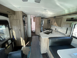 Superbe camping-car de classe A Winnebago Sunstar 33K d'occasion 2020 2021 2022 2023 2024 pour le camping - Product Image 4