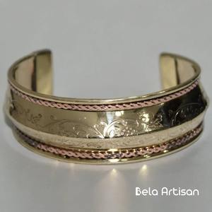 Juego de Brazaletes de Latón Vintage con Grabado Floral, Brazalete Ancho y Brazalete Delgado, Joyería Boho, Brazaletes Apilables de Latón con Detalles en Azul Marino - Product Image 1