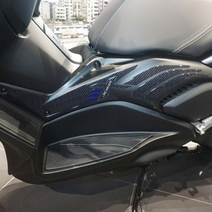 Adesivi Protettivi Laterali 3D Compatibili con Yamaha Xmax 125-300 2023, Protezione Serbatoio per Scooter - Product Image 1