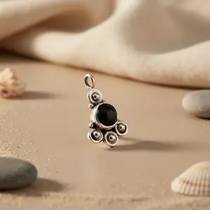 Colgante de Plata 925 con Oro Rosa y Ónix para Mujer, Opción de Regalo, Diseño Religioso - Product Image 1