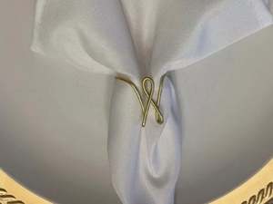 Anneaux de serviette décoratifs de table à manger de luxe modernes, accessoires uniques en métal doré, durables et écologiques pour les occasions de mariage et de fête - Product Image 3