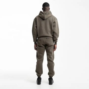 Conjuntos Deportivos de Invierno para Hombre al por Mayor, Sudadera Holgada y Gruesa con Capucha y Pantalones Flexibles - Product Image 4