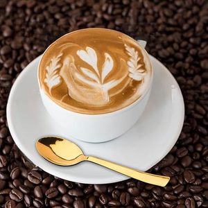 Cuillère en cuivre décorative avec bordure florale et design artistique doré pour hôtel et restaurant au prix de gros - Product Image 2