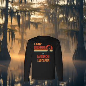 Bigfoot vive nella parrocchia di Lafourche, Louisiana, maglietta a maniche lunghe - Product Image 3