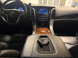 Clean Cadill-ac Escalade 2018 d'occasion - Product Image 3