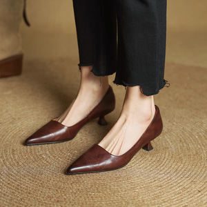 Mocassins plats pratiques pour femmes, faciles à enfiler, confortables, à semelle souple, essentiels pour la marche, chaussures plates pour femmes. - Product Image 4
