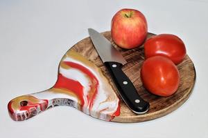 Planche à découper multifonctionnelle en bois et résine écologique, fabriquée à la main, design artistique de luxe, passe au lave-vaisselle - Product Image 6