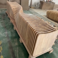 Banc en lattes de bois paramétrique en forme de vague pour hall d'hôtel, décoration de galerie d'art