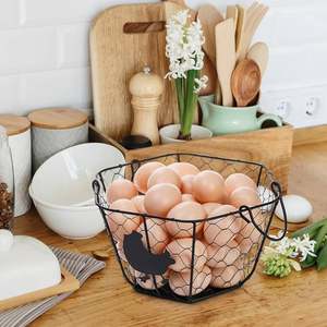 Soporte redondo para huevos de hierro con diseño hecho a mano para casas de estilo de granja y decoraciones de cocina de campo - Product Image 2