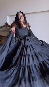 Traje DE BODA Anarkali de seda satinada de estilo indio tradicional para mujer, traje de boda largo hasta el suelo, diseñador Dupatta, respetuoso con el medio ambiente - Product Image 4