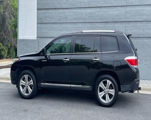 Toyota Highlander SUV d'occasion 2013 avec faible kilométrage - Product Image 5
