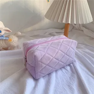 <span class=keywords><strong>2025</strong></span> Tùy Chỉnh Sang Trọng Thời Trang Du Lịch Trang Điểm <span class=keywords><strong>Pouch</strong></span> Chất Lượng Cao Mềm Nhung Polyester Túi Với Thêu Biểu Tượng Dây Kéo Phong Cách Hiện Đại - Product Image 5