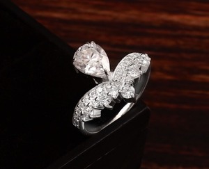 Bague Moissanite ronde en argent sterling en forme de poire blanche Belle bague de fiançailles Cadeau pour femme - Product Image 3