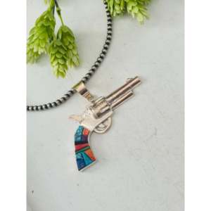 Pendentif pistolet multi-pierres en argent sterling de Bobby Mannelito avec serti clos, pendentifs breloques à motif numérique faits à la main en Inde - Product Image 3