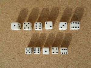 ลูกเต๋ากระดูกขัดเงาคุณภาพระดับพรีเมี่ยมพร้อมตัวอักษรสำหรับตกแต่งบ้านและของขวัญ - Product Image 4