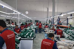 Fabricante de sudaderas con capucha personalizadas para hombre, sudaderas con sublimación, sudaderas con estampado completo, sudaderas con estampado degradado, industria Ziakot, Pakistán - Product Image 6