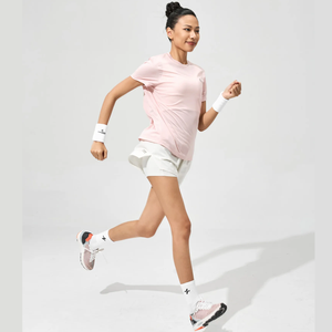 Camiseta cómoda para correr de mujer OEM con estampado de logotipo personalizado para el verano - Product Image 1