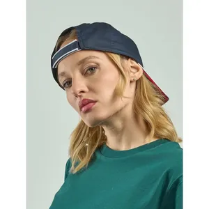 Casquette sandwich personnalisable avec bordure zoomée pour merchandising promotionnel - Product Image 6