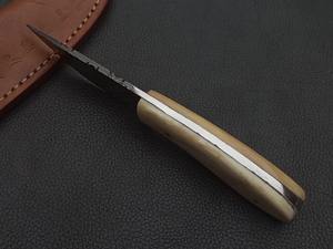 Couteau skinner en acier damas fait à la main personnalisé manche en os avec bel étui en cuir - Product Image 2