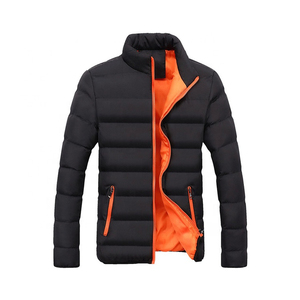 Veste d'hiver matelassée pour homme de haute qualité avec col montant et capuche, couleurs et logo personnalisés, respirante et coupe-vent - Product Image 3