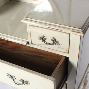 La serie 7116 de muebles para restaurante incluye un tocador hecho de caoba y cuenta con 4 cajones, de los que 2 son grandes. - Product Image 2