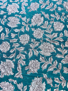 Tela de Algodón Estampada a Mano con Diseño Floral Botánico Mughal en Azul Verde Azulado - Product Image 4