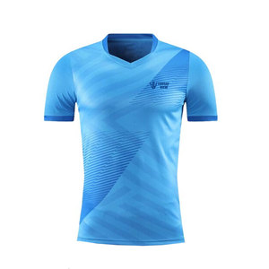 เสื้อฟุตบอลแบบสปอร์ตผ้าโพลีเอสเตอร์ 100% แบบสั่งทำพิเศษสำหรับผู้ใหญ่ บริการ OEM ชุดทีม น้ำหนักเบา แห้งเร็ว ระบายอากาศได้ดี - Product Image 1