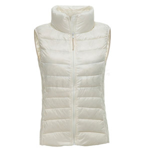 Veste sans manches matelassée légère et pliable pour femmes, coupe ajustée, style bulle, en duvet - Product Image 2