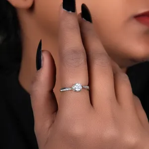 Bague pour homme en argent, solitaire, bijoux fins, romantique, avec diamant taille radiant, idée cadeau de fiançailles - Product Image 2