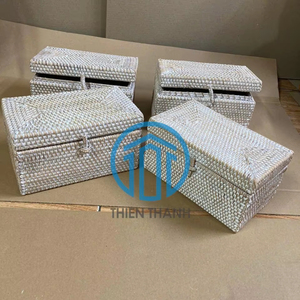 Boîte de rangement décorative en rotin blanc artisanal, motif moderne, organiseur fait main du Vietnam, OEM ODM - Product Image 1