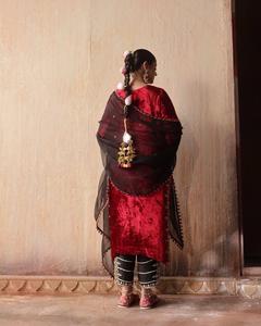 Top de terciopelo pesado con trabajo pesado bordado pesado Dupatta Set Salwar Kameez Set Kurti Pant con trabajo de encaje elegante Dupatta - Product Image 3