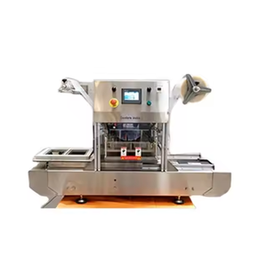 Sellador automático de bandejas de transporte Ultima diseñado para un envasado eficiente de bandejas de alimentos en cocinas comerciales y comedores - Product Image 2