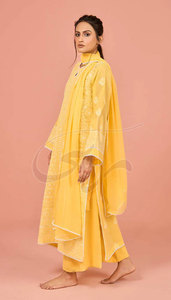 Trajes de Mujer Duraderos de Alta Calidad, Formales, Ecológicos y Personalizables - Product Image 2
