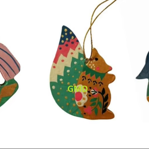 Adornos artesanales de papel Kashmiri Mache perfectos para decoración y regalos - Product Image 1