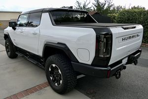 Venta en Subasta: Hummer EV Pickup Edition 2021, Tracción en las Cuatro Ruedas con Tres Motores, Paneles de Techo Removibles, Modo CrabWalk - Product Image 3